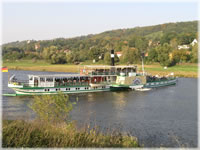 Raddampferfahrten auf der Elbe bis Bad Schandau über Dresden oder nach Diesbar-Seußltz und zurück . Von der Schiffsanlegestelle Meissen kann man Boots-und Raddampferfahrten unternehmen .