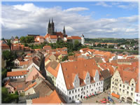 Historische Altstadt von Meißen mit spätgotischer Albrechtsburg . Zahlreiche Sehenswürdigkeiten sind in der 1000-jährigen Stadt zu entdecken . Eine große Vielfalt an Gastronomie sorgt für das leibliche Wohl .
