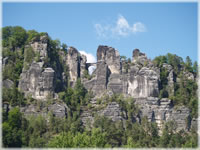 Die Bastei in der Sächsischn Schweiz -Naturschönheiten aus der Kreidezeit . Hier kommen Natur - und Wanderfreunde voll auf ihre Kosten .